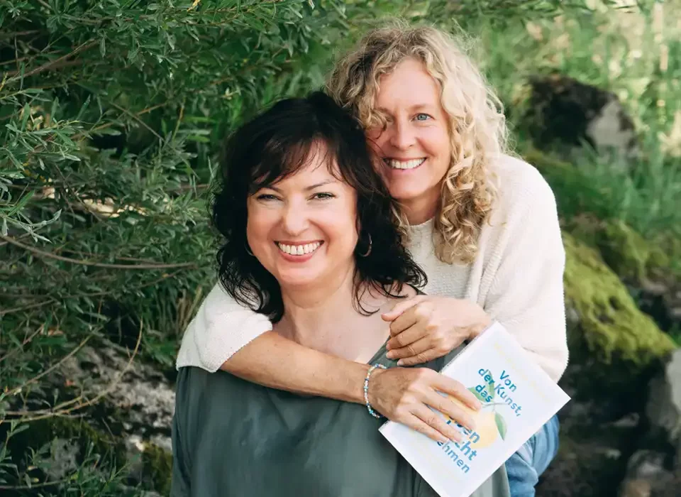 Leicht:Sinn Sabrina & Silke Flussufer
